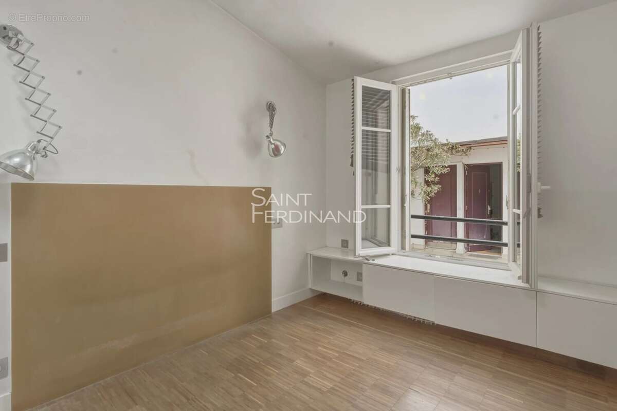 EXCLUSIVITE. Paris 17ème Batignolles. Truffaut. Idéal premier achat ou investissement locatif. 2 pièces 1 chambre. - photo 4