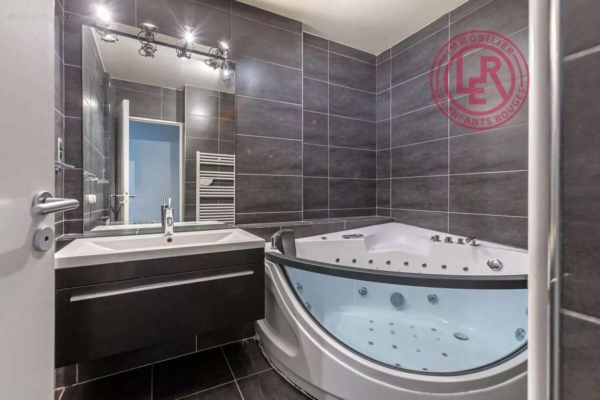 Appartement à PARIS-10E