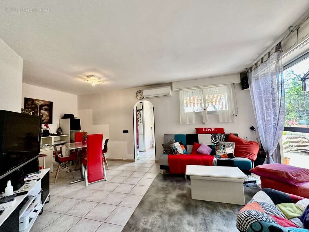 Dpt Alpes Maritimes (06), à vendre ANTIBES Appartement T3 65 m² – Rez-de-jardin, terrasse 40 m² et piscine - photo 6
