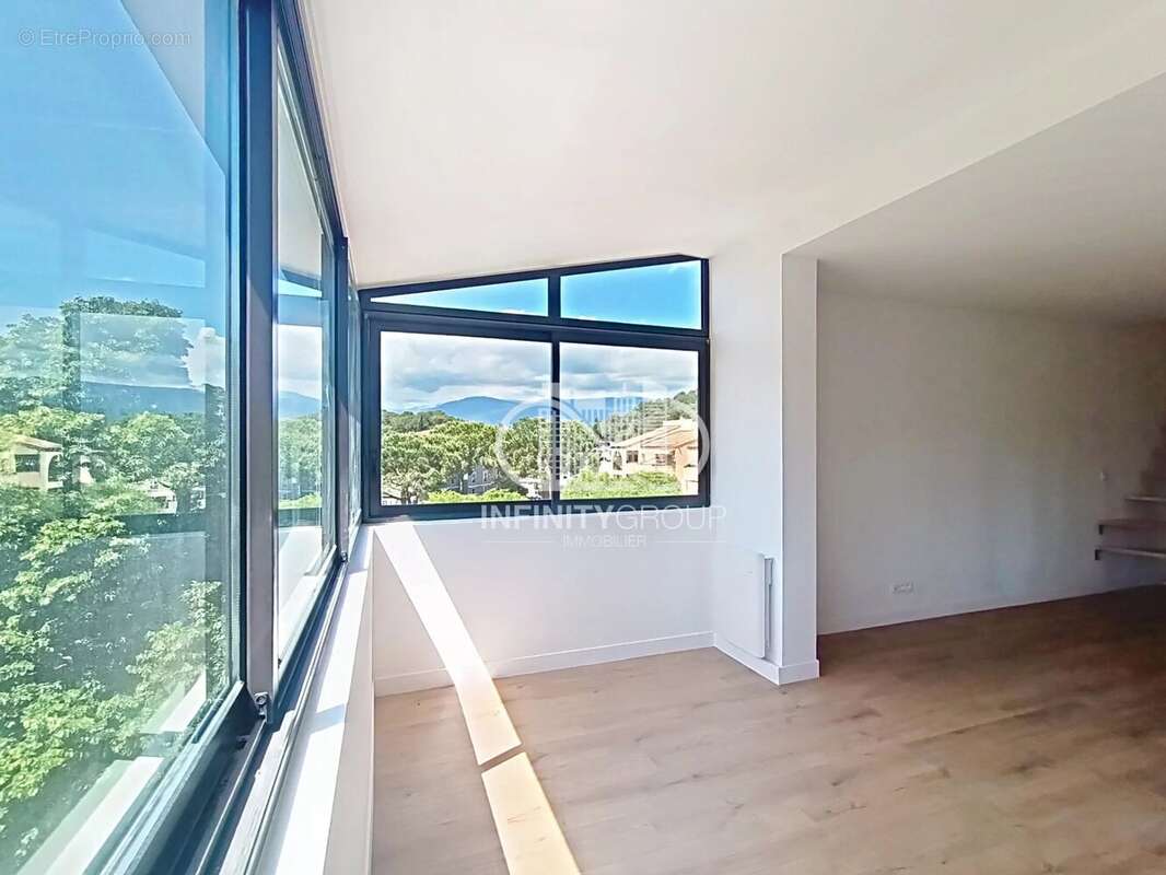 Appartement à MOUGINS