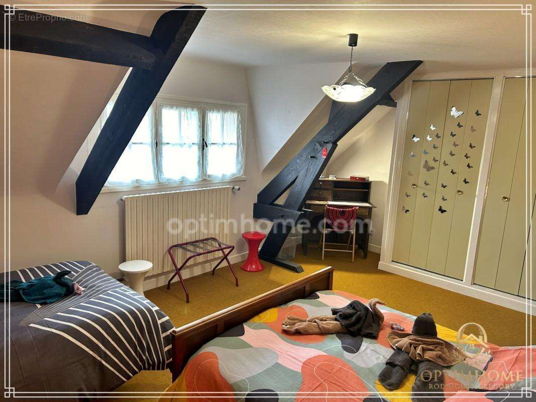 Une maison familiale où chaque espace raconte une histoire - A vendre 6 pièces LANNEMEZAN (65) - photo 3