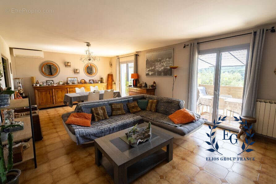 Maison à VARAGES