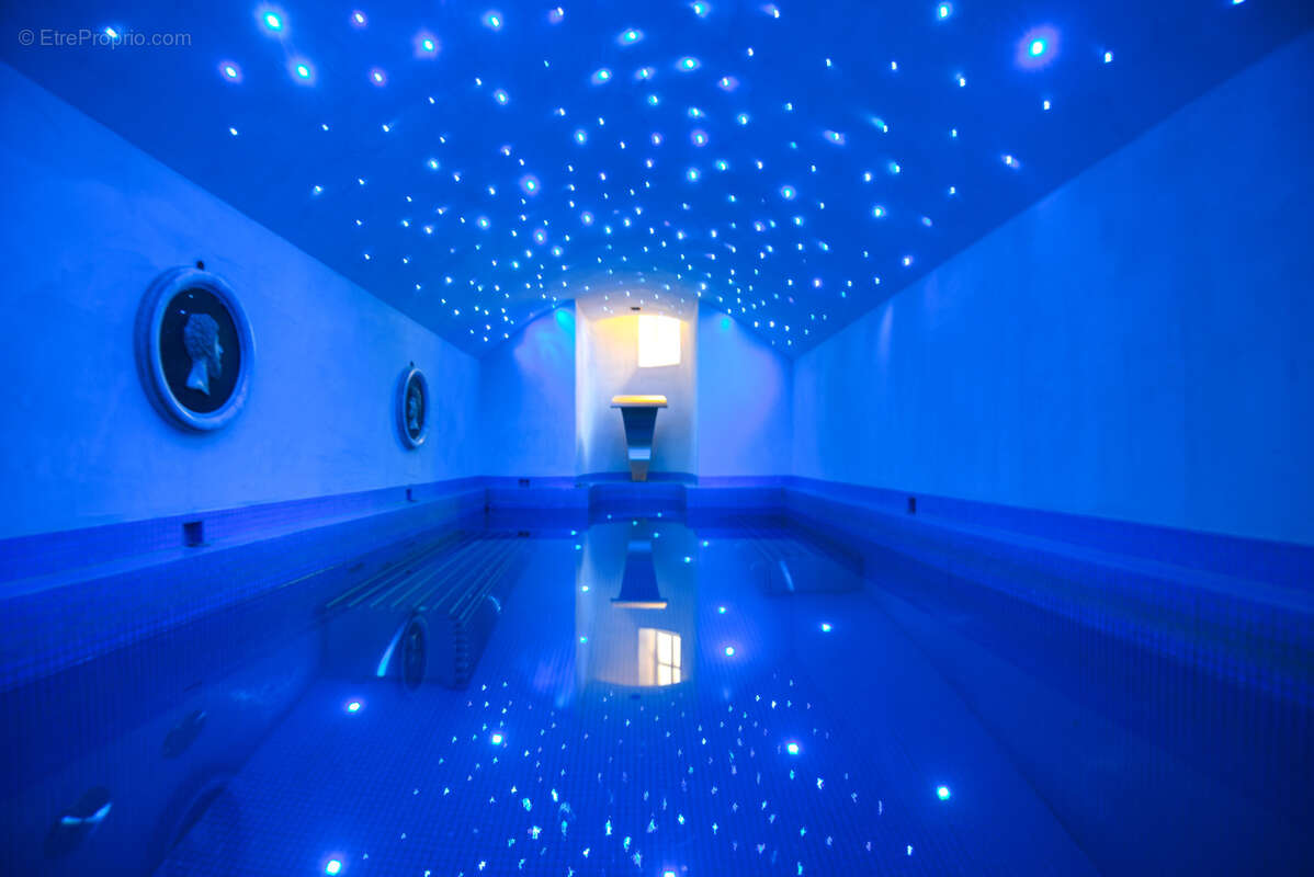 Maison à CHATEAUNEUF-GRASSE