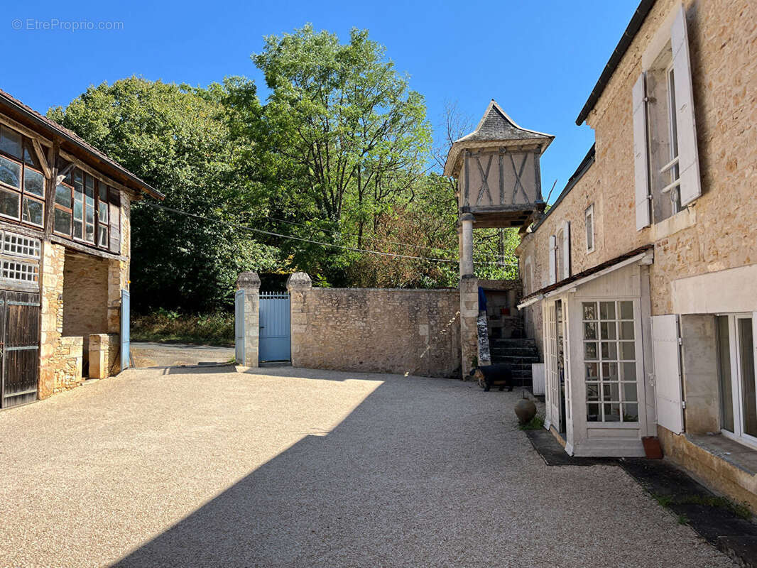 Maison 249m² à cubjac-auvézère-val d'ans - photo 2