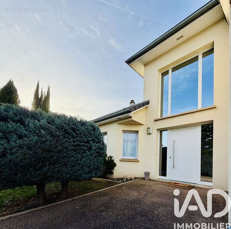 Photo 2 - Maison à CUVRY