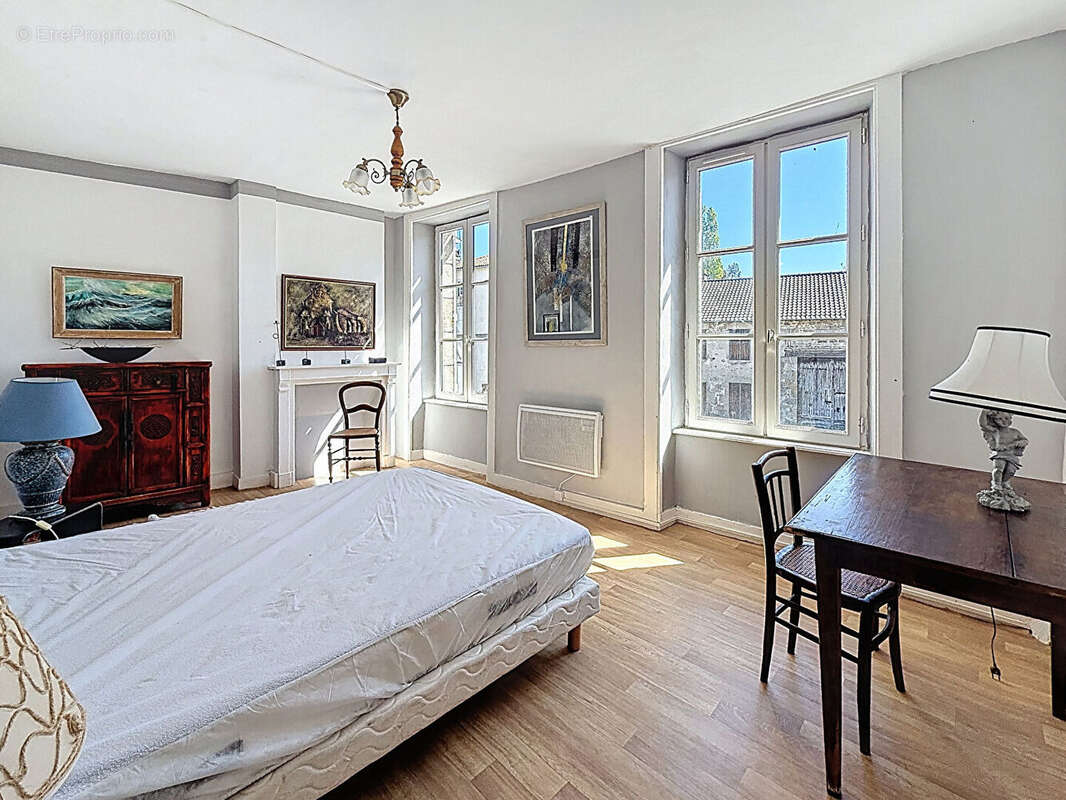 Appartement à COMPREIGNAC