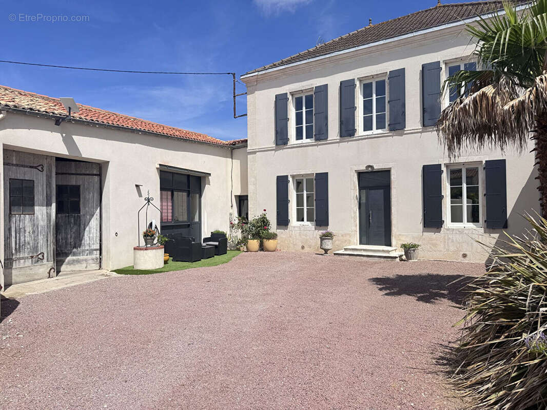 Nieul sur mer - Maison de maître urbaine en centre bourg - photo 4