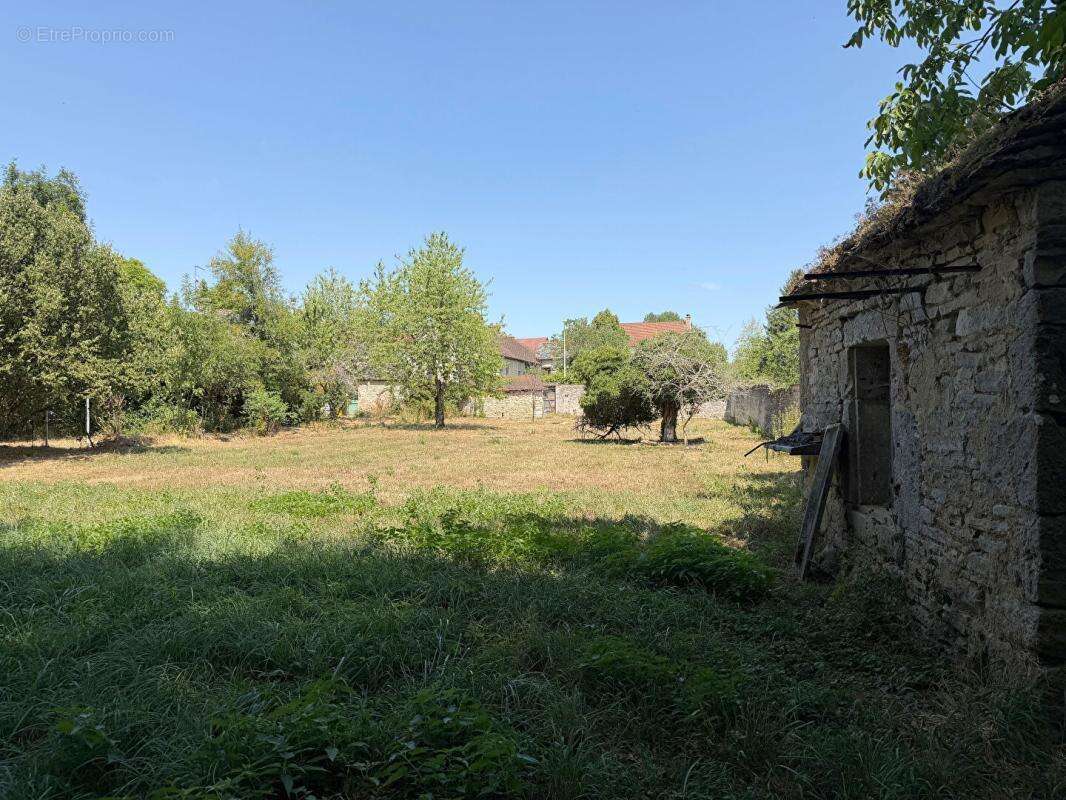 Terrain constructible viabilisé au bord de l'eau - photo 6