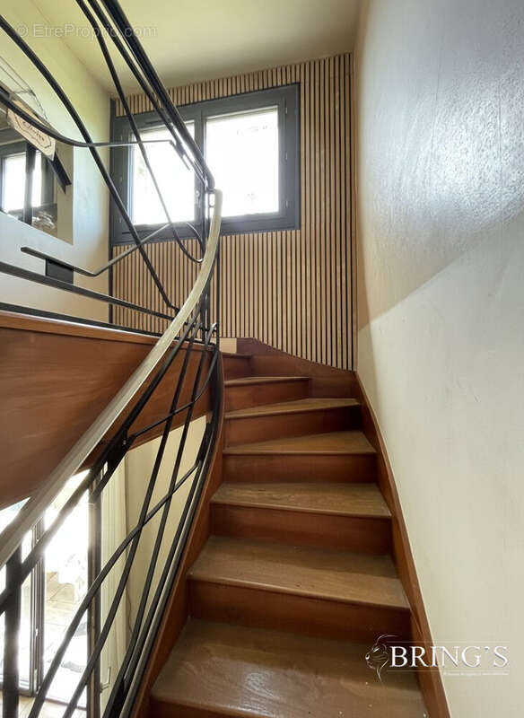 Maison 182 m² à Hauterive  - photo 6