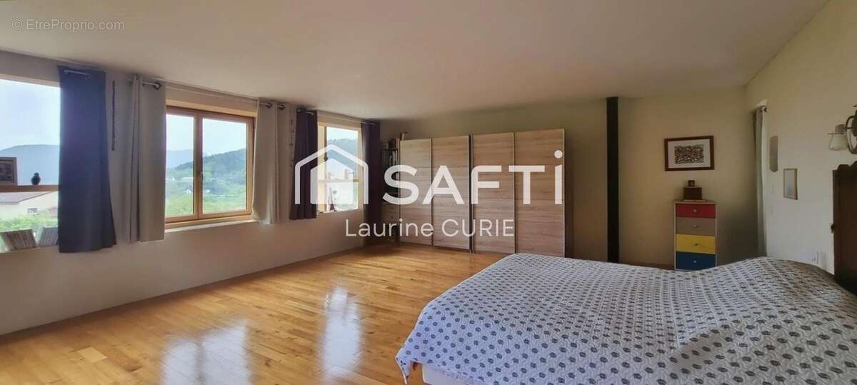 Maison 135 m² à La Cresse  - photo 5