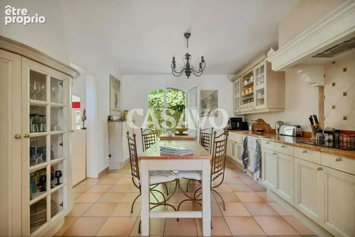 Vente Maison 7 pièces de 240m² - 13100 Saint-Marc-Jaumegarde - photo 8