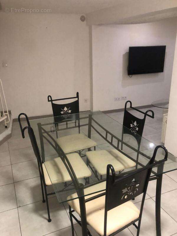 Appartement à COTIGNAC