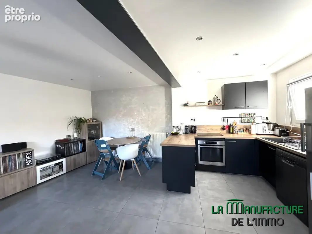 Maison de ville de 82 m2 avec terrasse et jardin de 126 m2 / le chambon-feugerolles-secteur Gaffard. - photo 23