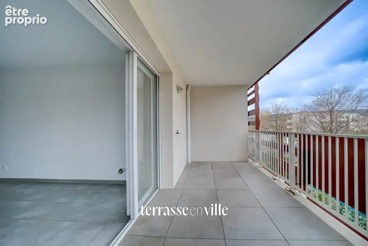 Saint-cyr-sur-mer - beau t2 recent - 38 m2 - terrasse - piscine - double parking - cave - 239 000€ - photo 3