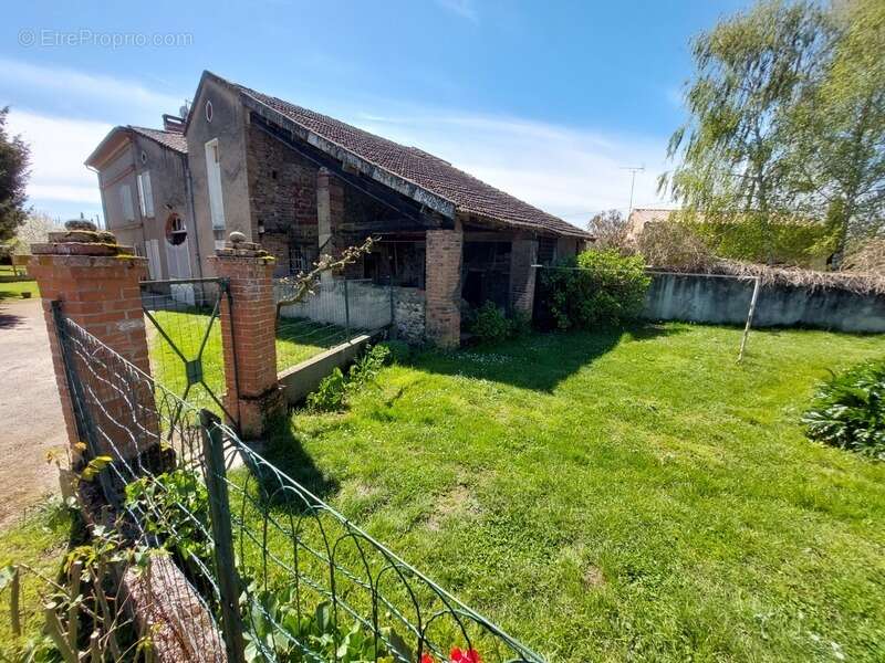 Maison de maitre avec  dependances deux pigeonniers sur parc de 5000m² - photo 44
