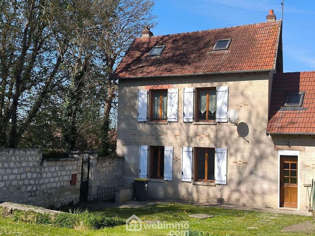 La première maison d&#039;une surface habitable de 117 m², se compose ... - Maison à PRESLES-ET-BOVES