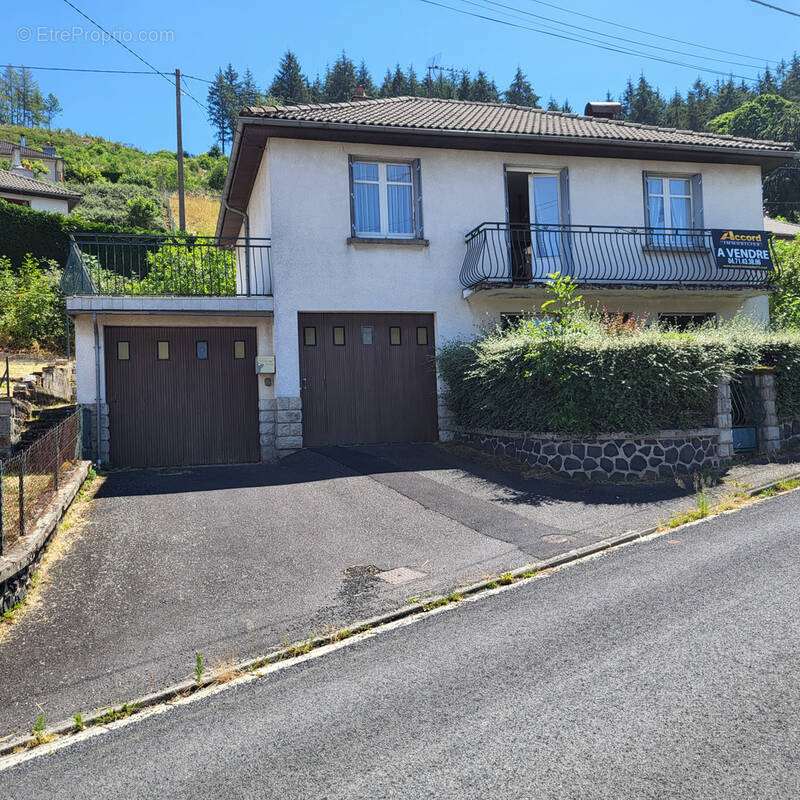 Maison à RIOM-ES-MONTAGNES