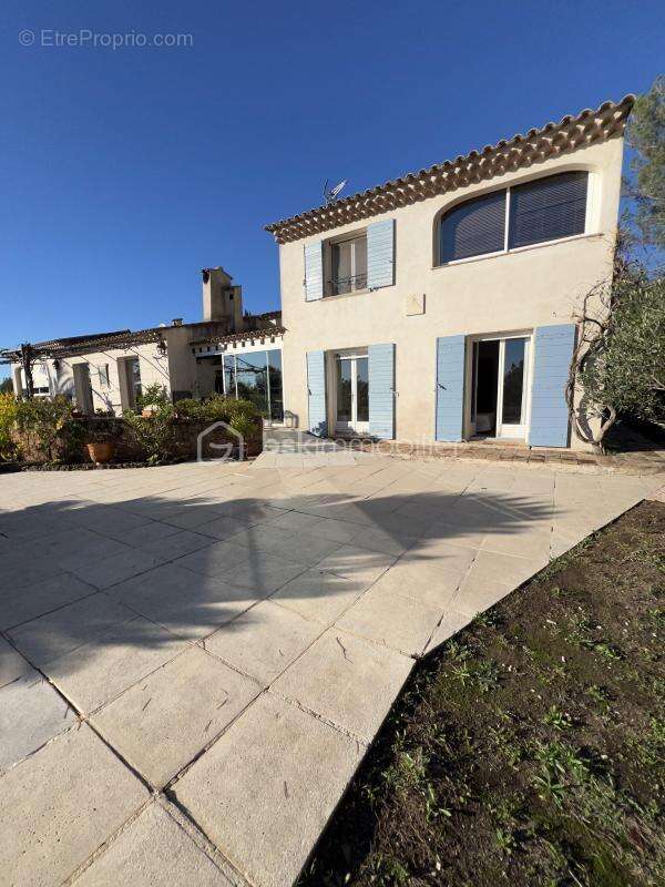 Maison à ROQUEBRUNE-SUR-ARGENS