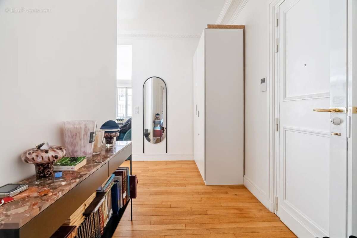 Appartement à PARIS-16E
