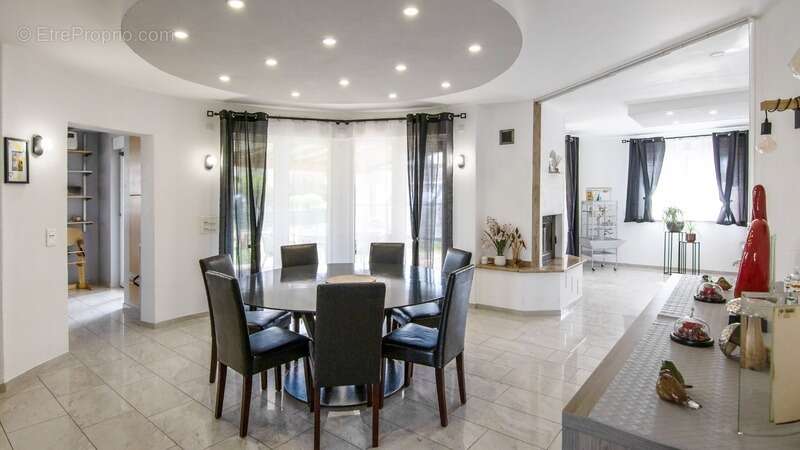 RANTZWILLER (68) : à vendre maison familiale 8 pièces avec jardin et piscine - photo 2