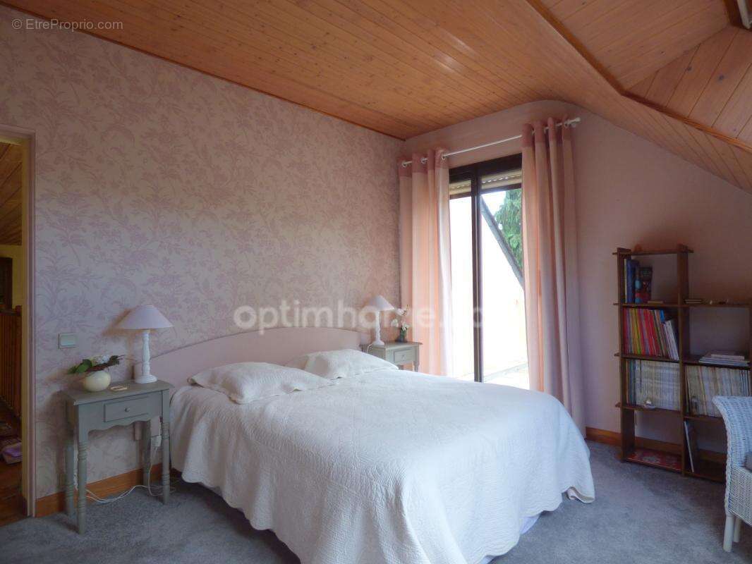 Vaste maison 220 m2 avec beau terrain - photo 8