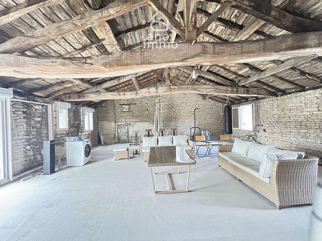 MARSAC 13kms d'Angoulême, Ferme charentaise (190m2 hab.) et - photo 10