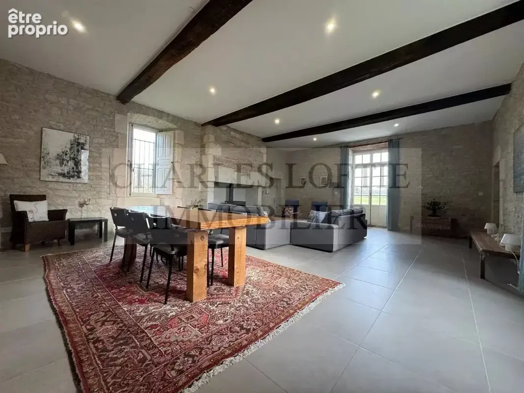 Magnifique et imposante ferme fortifiée du XVIIe siècle, avec dépendances, piscine et terrain de 23 ha, à proximité de Mauroux. - photo 18