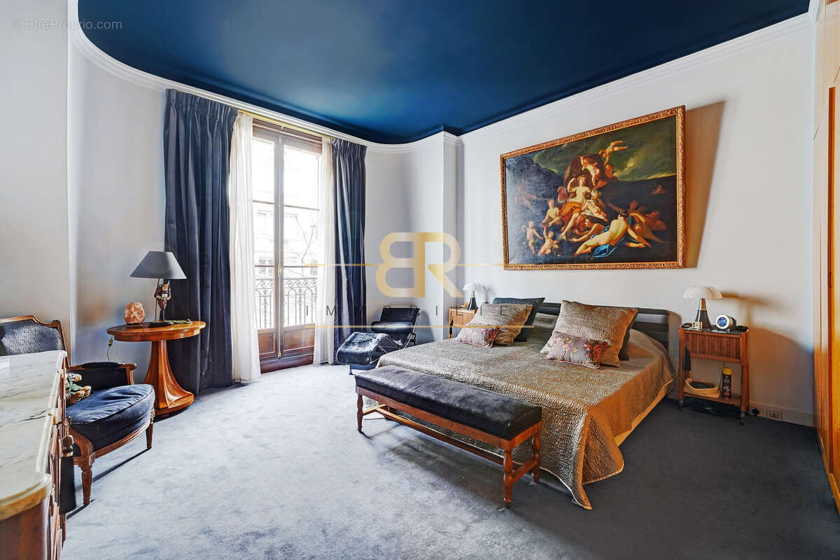 Appartement à PARIS-7E