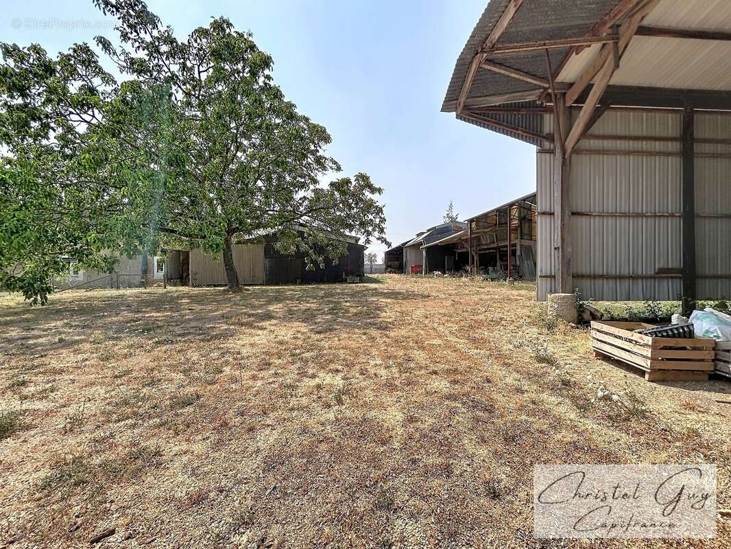 Sarthe (72), Propriété à vendre sur plus de 4 hectares, habitation et nombreuses dépendances et espaces de stockage, fort potent - photo 5