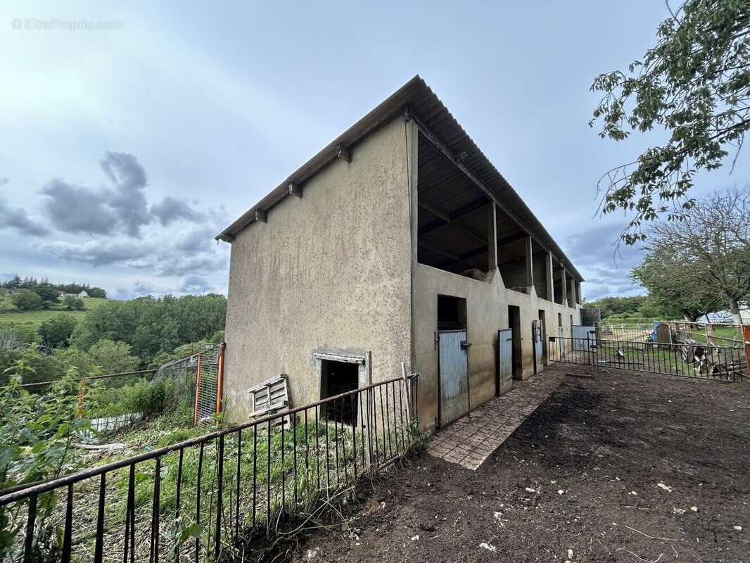 Bergerie avec terres agricoles à proximité immédiate de NOGENT LE ROTROU - photo 2