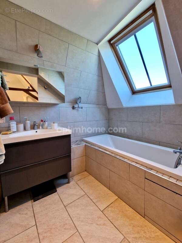 Maison à AVRAINVILLE