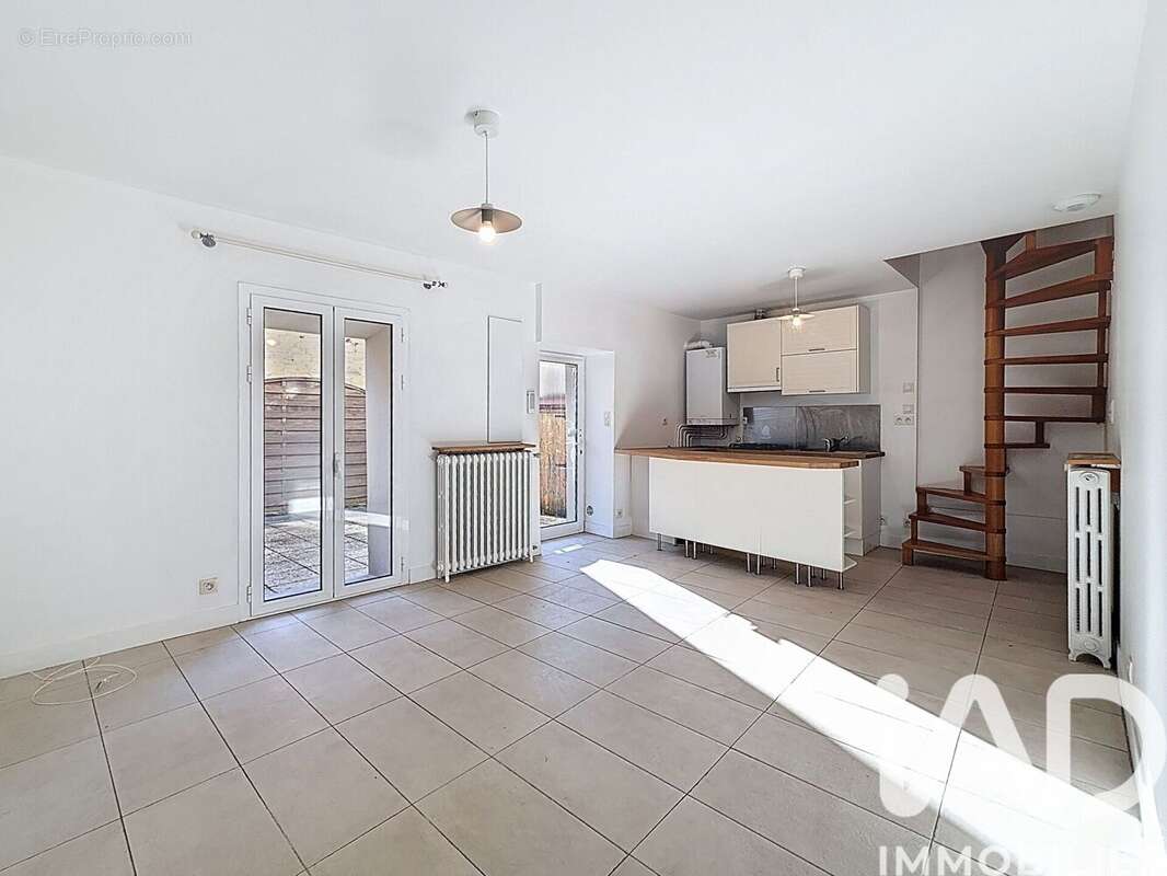 Photo 4 - Appartement à LE MESNIL-LE-ROI