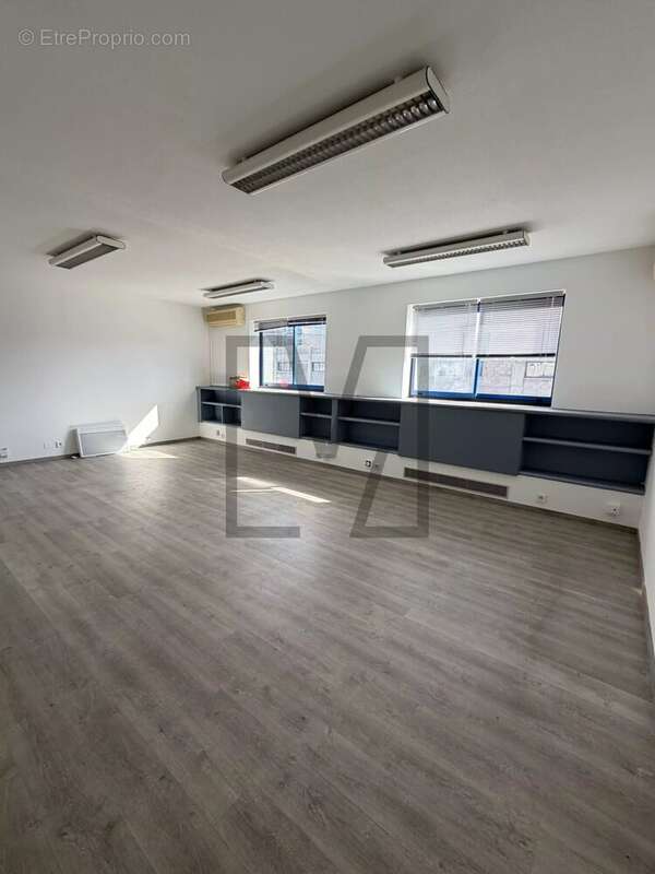 Commerce à MARSEILLE-9E