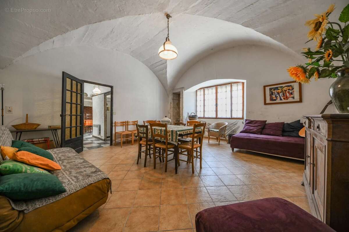 Maison à LUSSAN