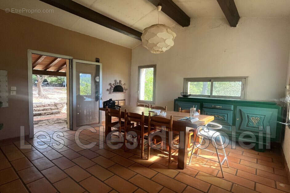 Maison à LE REVEST-LES-EAUX