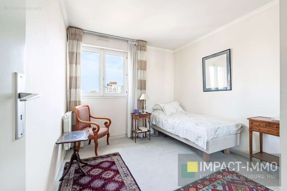 Appartement familial à Courbevoie - Étage élevé avec balcon - photo 3