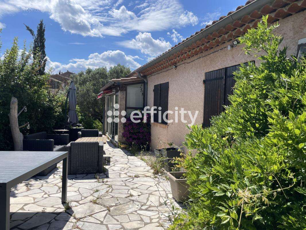 Maison à ROQUEBRUNE-SUR-ARGENS