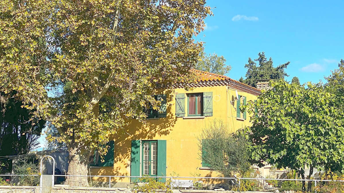 Maison 500 m² à Arles  - photo 5
