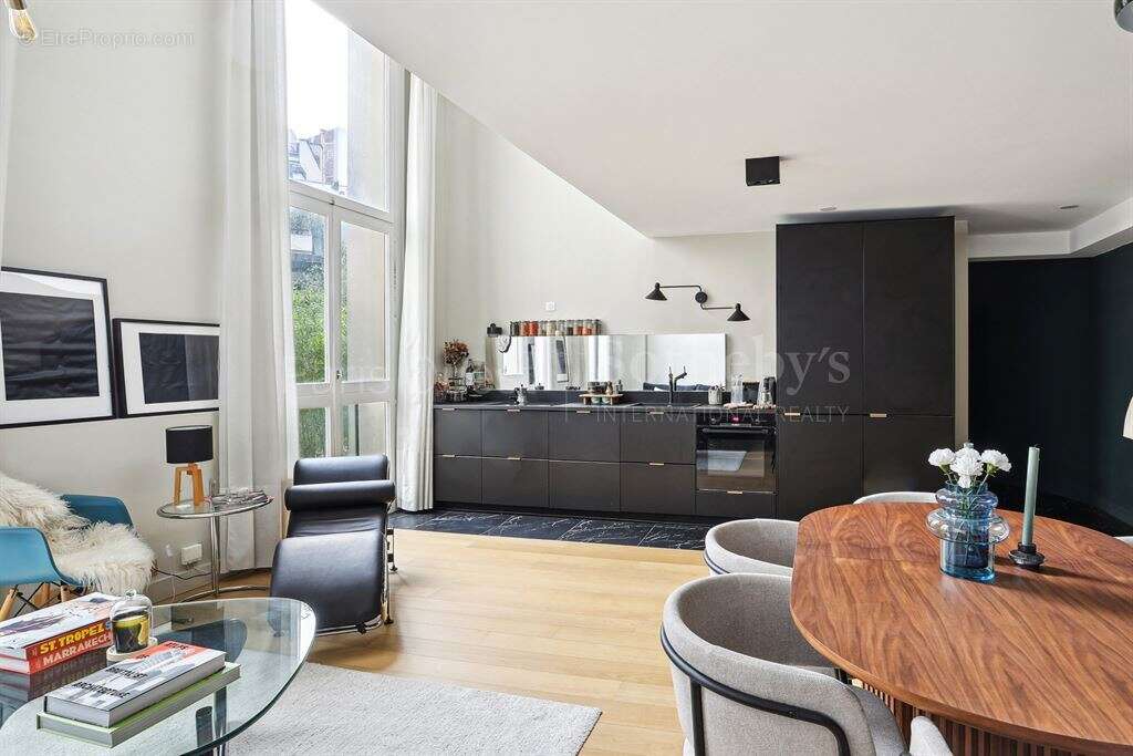 Appartement à PARIS-16E