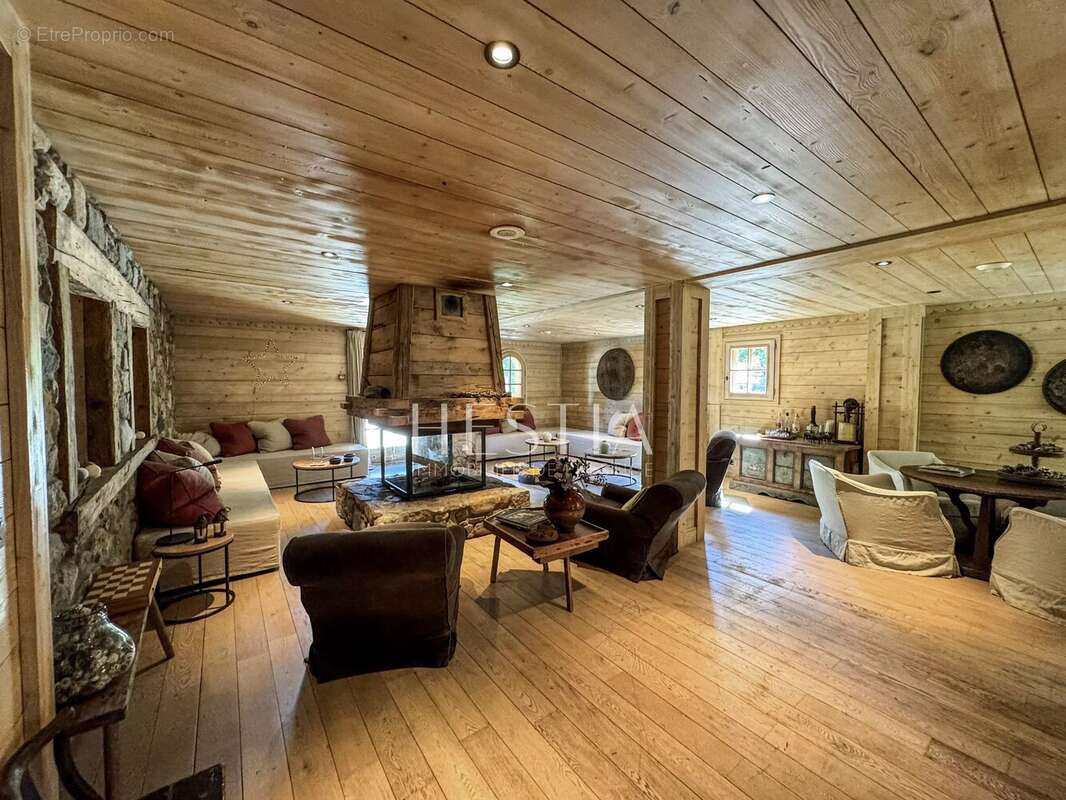 Commerce à COMBLOUX