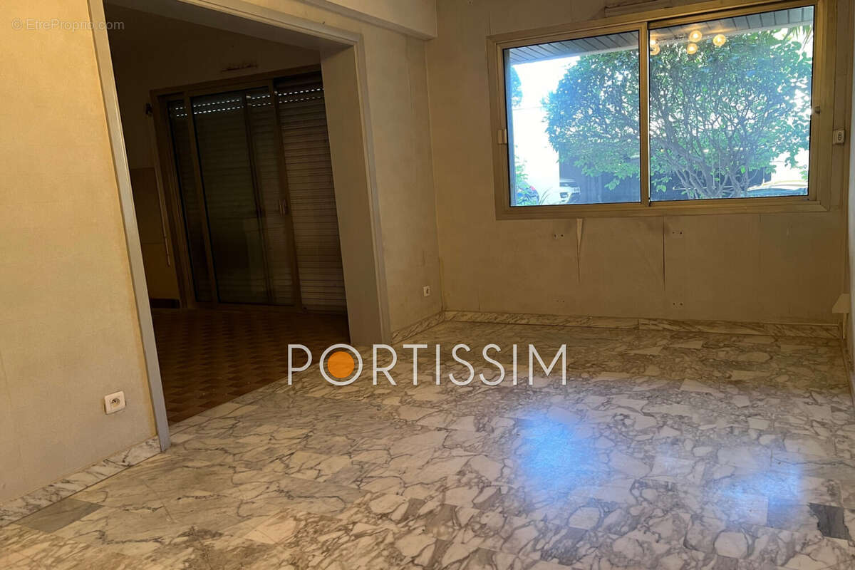 Appartement à SAINT-LAURENT-DU-VAR