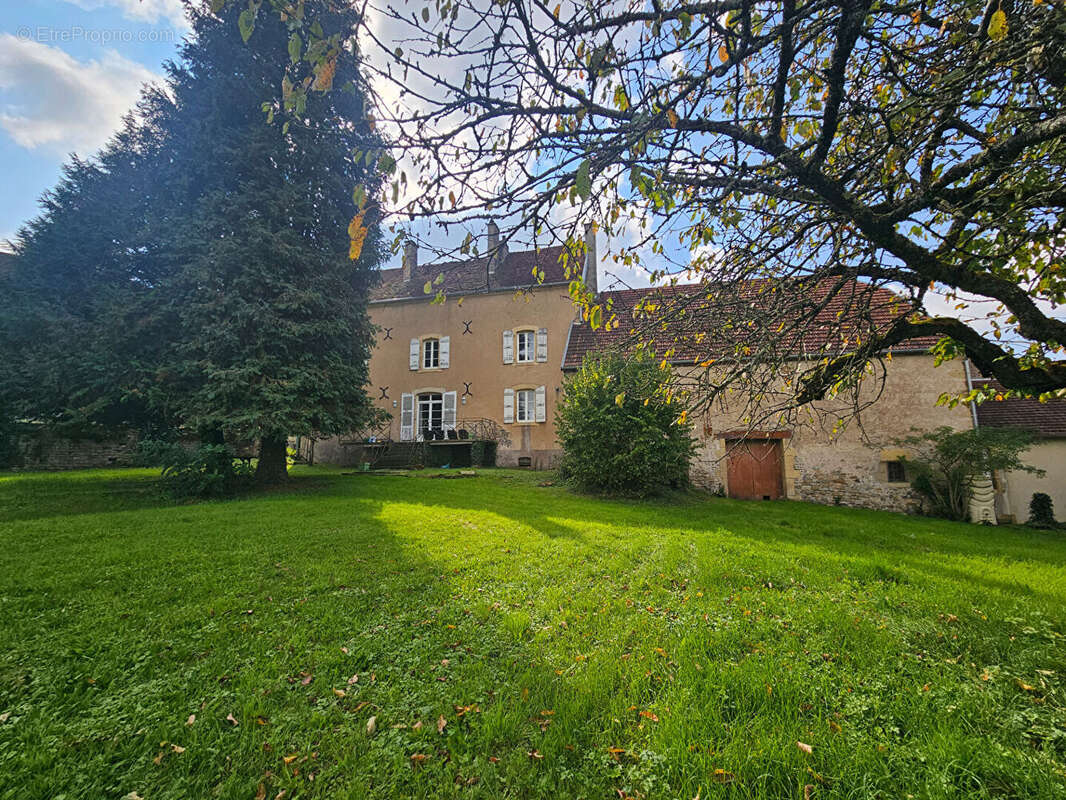 Maison à MENOUX