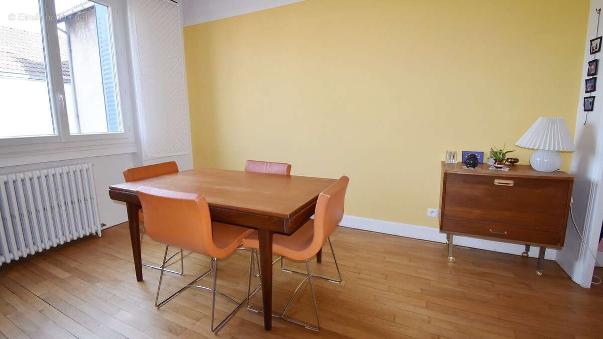 Maison de ville à vendre à Vichy, 3 chambres et bureau, garage et jardin. - photo 4