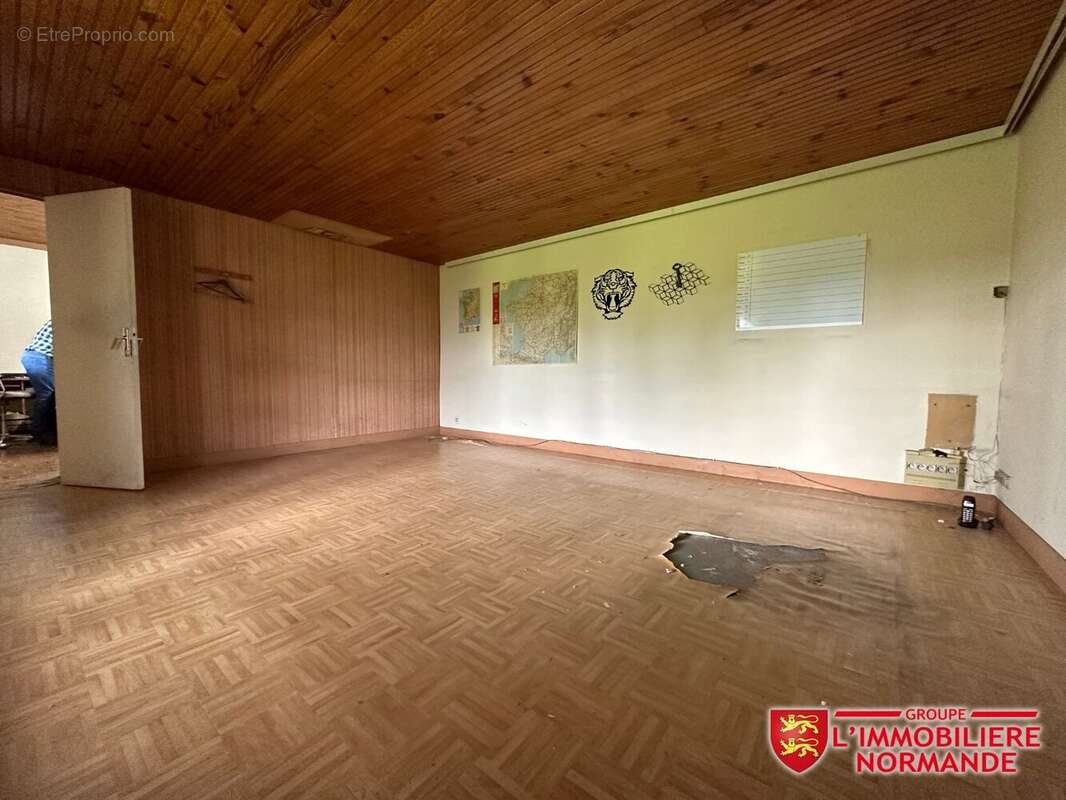 Commerce à SAINT-AUBIN-SUR-GAILLON