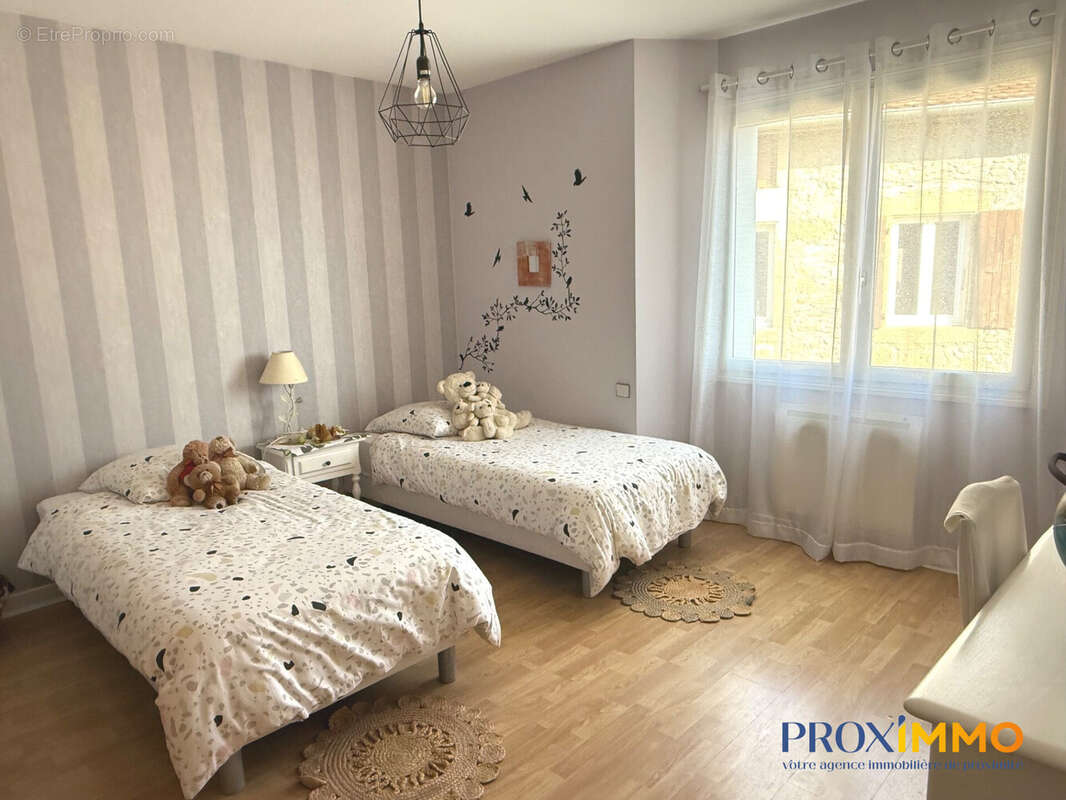 Maison 120 m² à Miribel-Les-Echelles  - photo 5