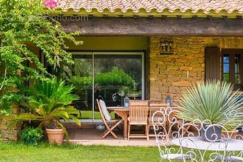 Maison 230 m² à Saint-Cyr-Sur-Mer  - photo 3