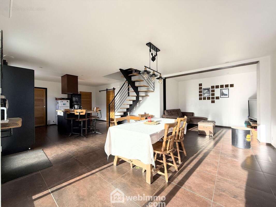 Maison à TREDREZ-LOCQUEMEAU