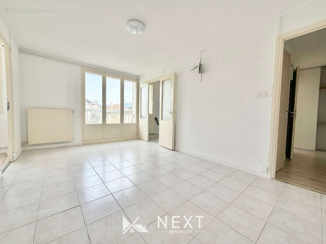 Appartement à SAINT-MARTIN-D'HERES