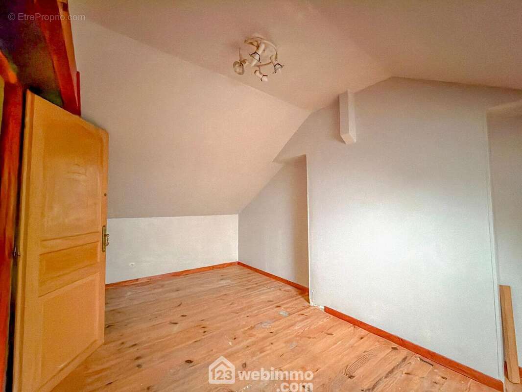 Dernier étage - Maison à DOULCON