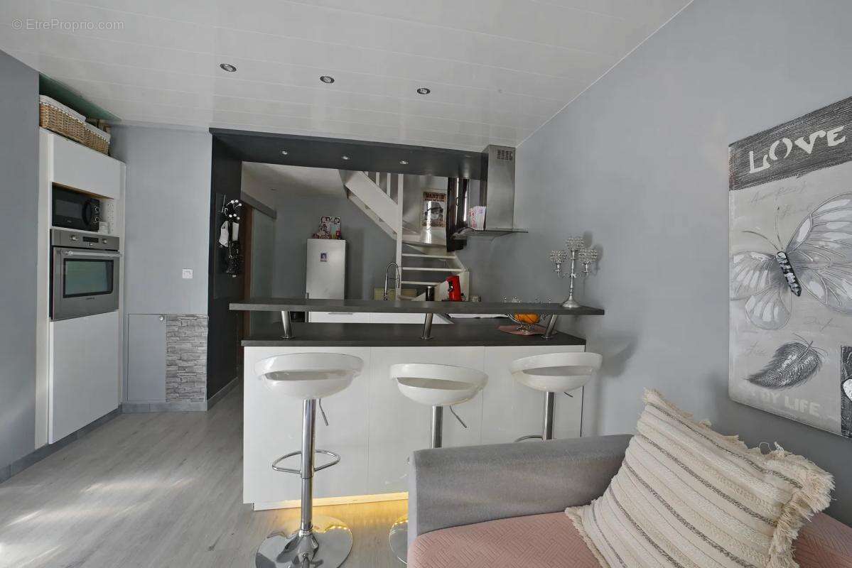 Maison à GALLARGUES-LE-MONTUEUX